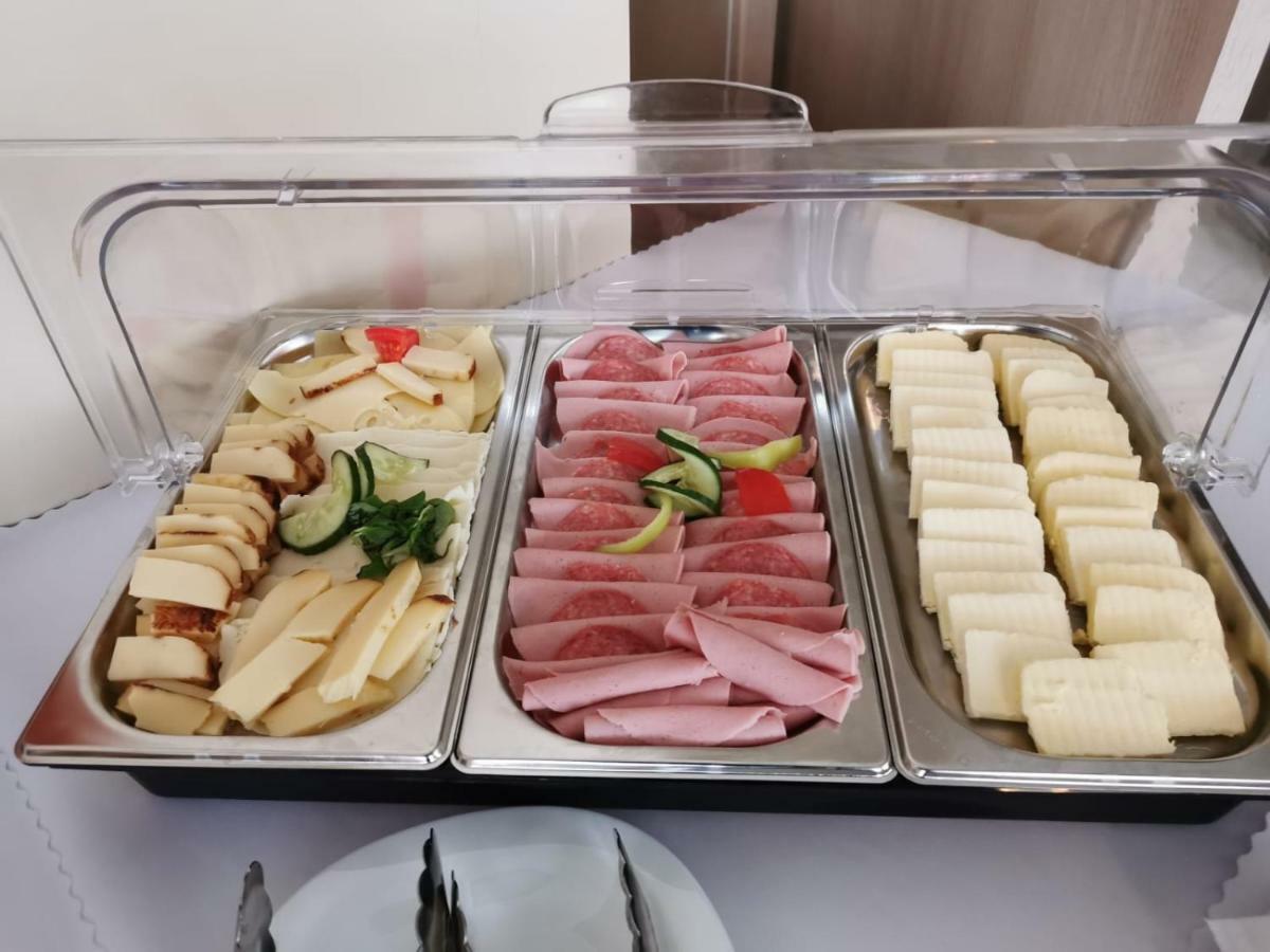 Hotel Poludnica Liptovský Mikuláš 外观 照片